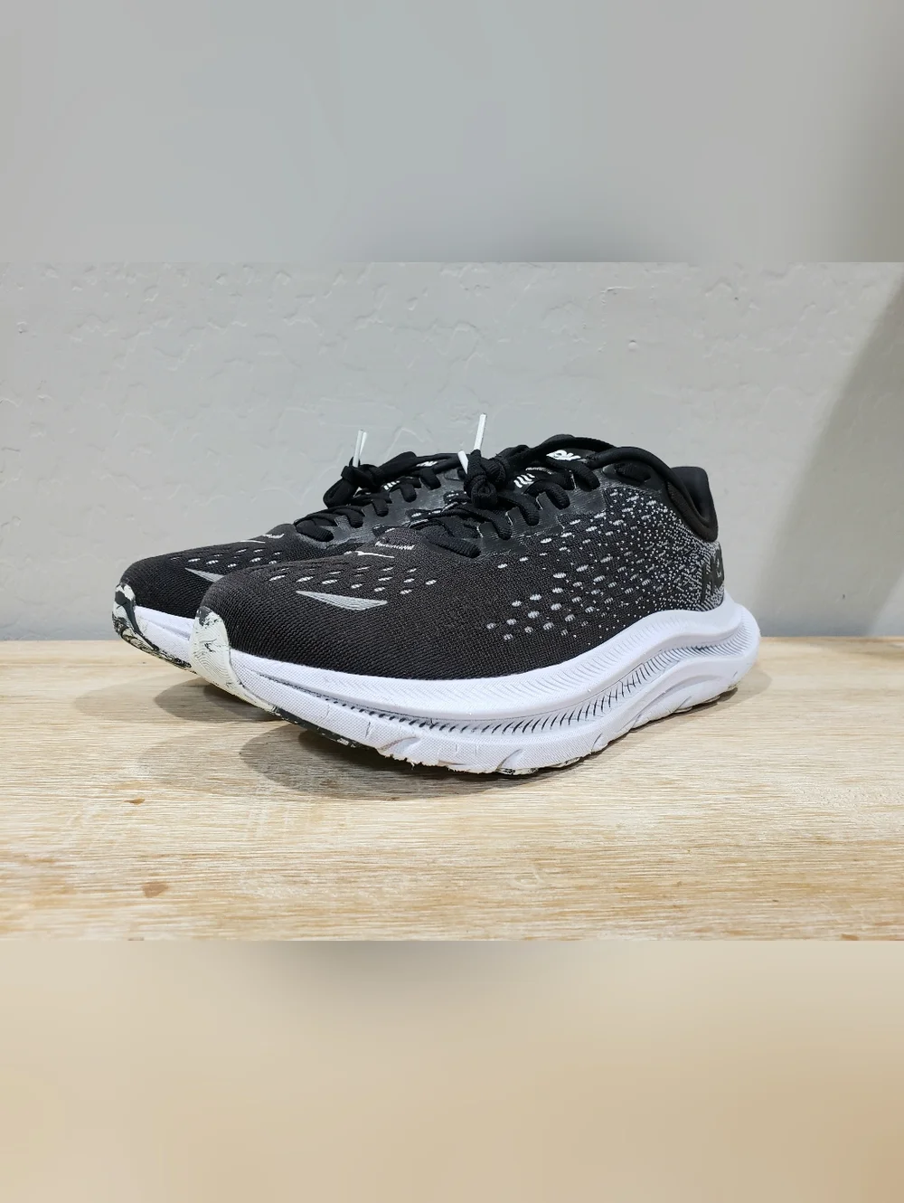 HOKA ONE ONE Women's Kawana Running Shoes (9B) Black/White